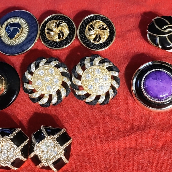 Various pairs of clip-on earrings - Picture 1 of 6
